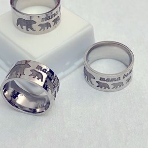 10 mm Stainless steel Mama Bear and her cubs band ring